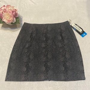 NWT BRIGGS Size 14 Spandex Stretch Black & Gray Skirt Washable